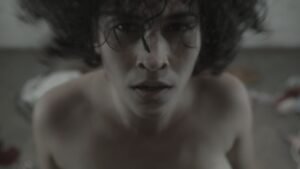Still do filmedança Falta colo, mas colo tenho pra dar